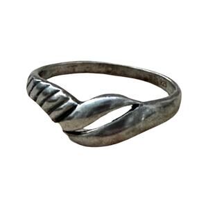 Sterling Silver Carved Ring with Cutout Size 6
